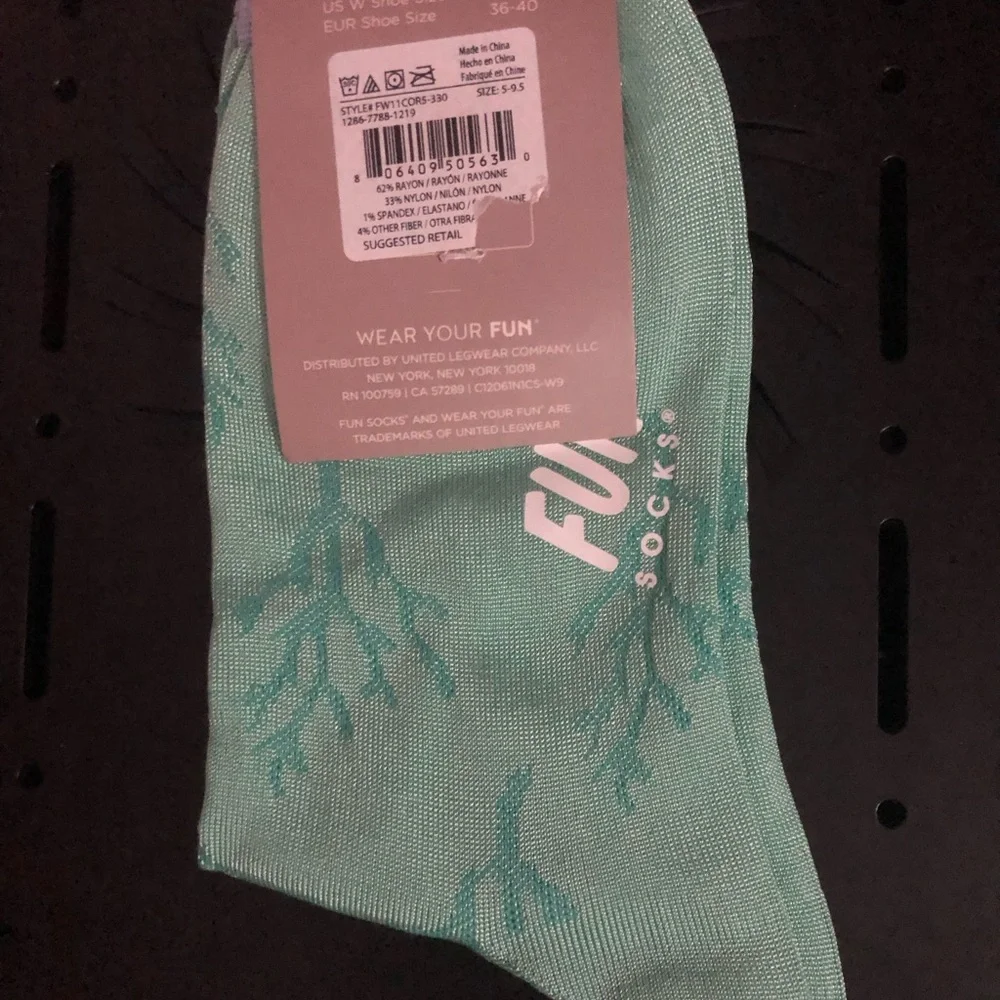 Women’s Light Green Seaweed design Combed Cotton Crew Socks